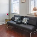 Charming 4 Bedroom House!1 Mile From Capitol Hill!